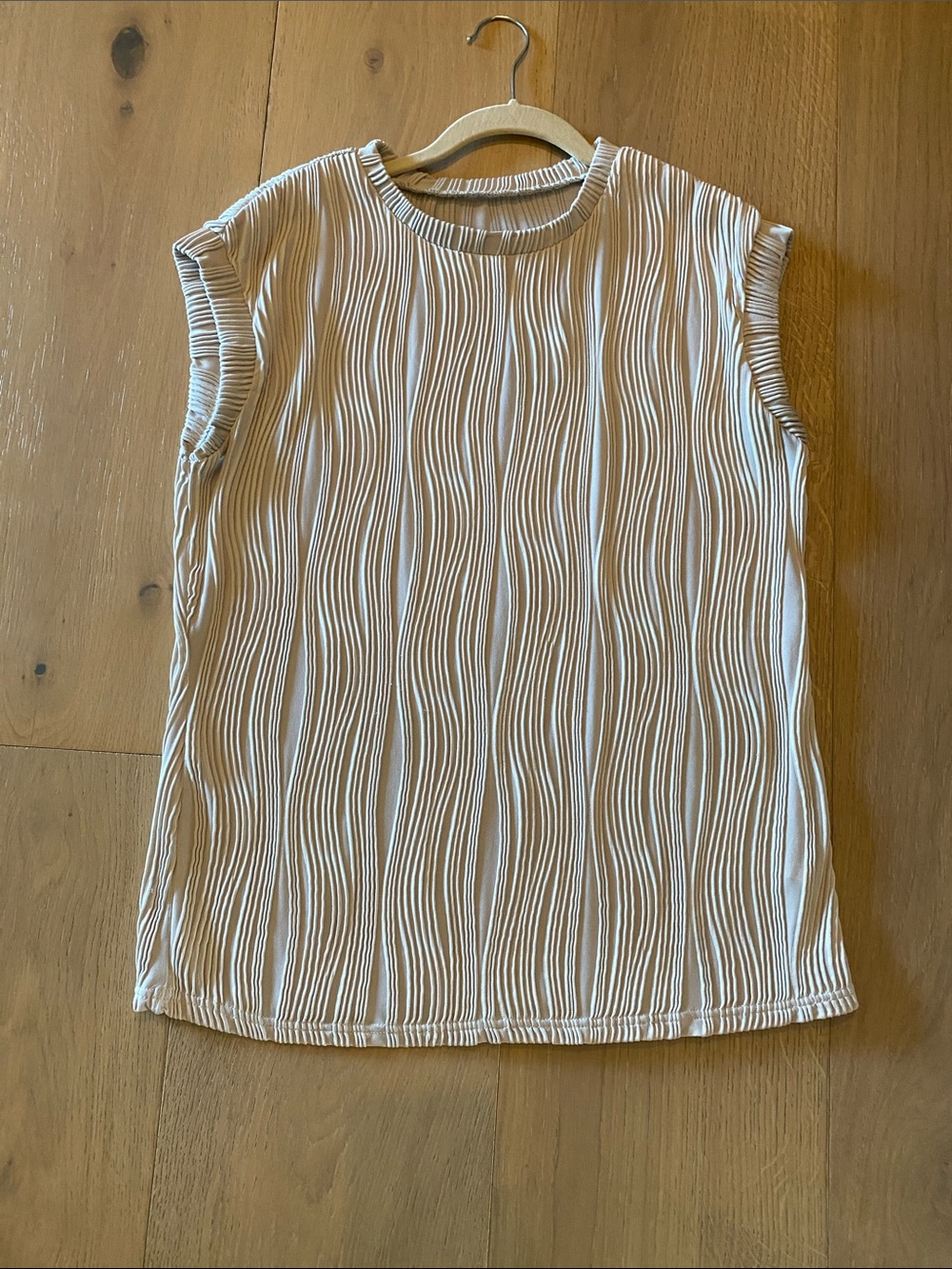Amazon Cream Wavy-Textured Sleeveless Tank Top